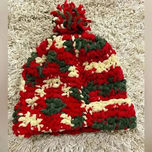 🎈red and green unisex thick  beanie with pompom